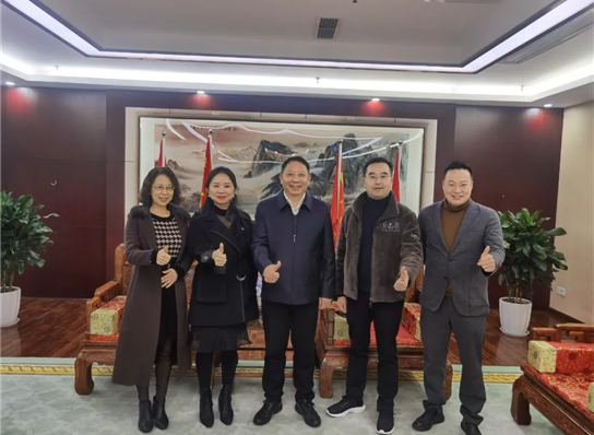 博众研究院校友联盟走进四川葡萄新京建设集团